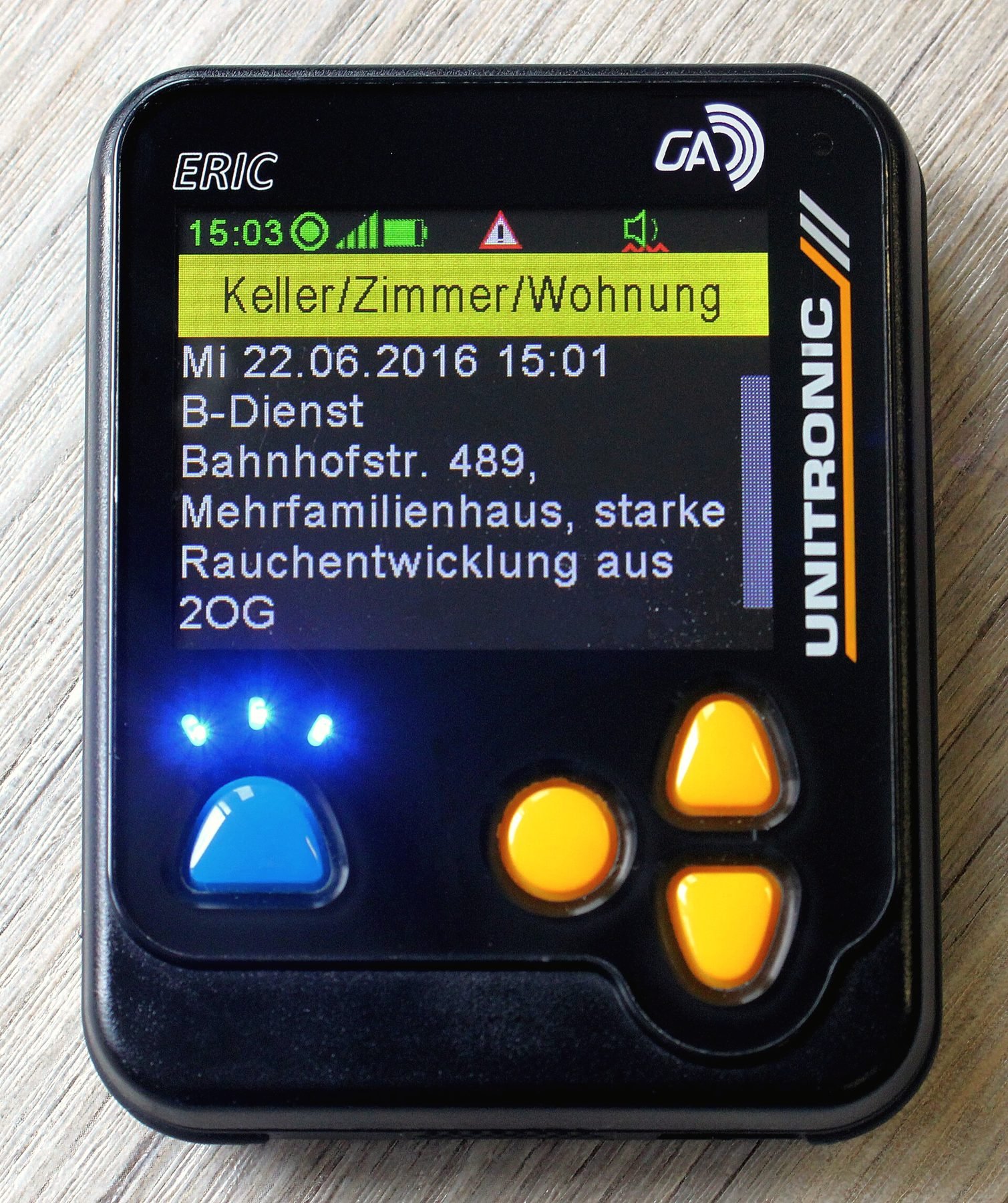A pager screen showing a received text message with time and address details.